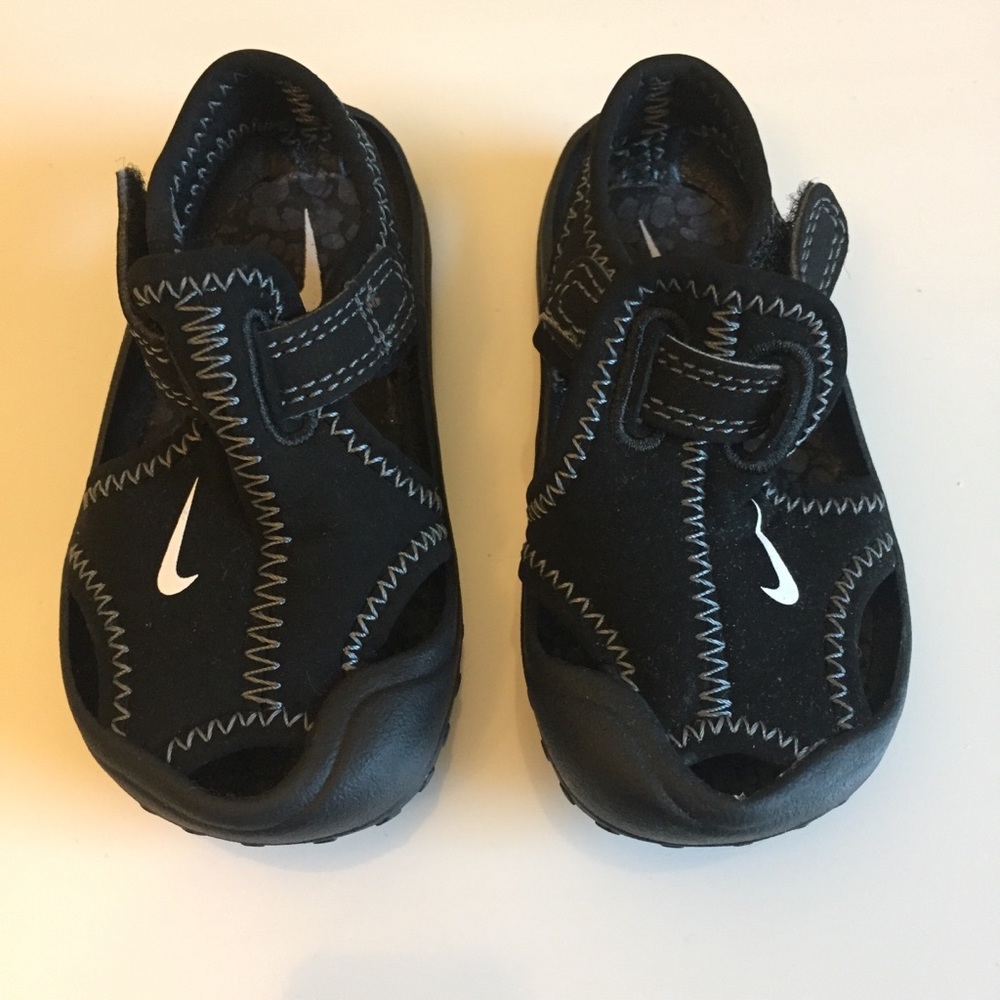 Nike “Sunray Protect” Infant Sandal SZ 4